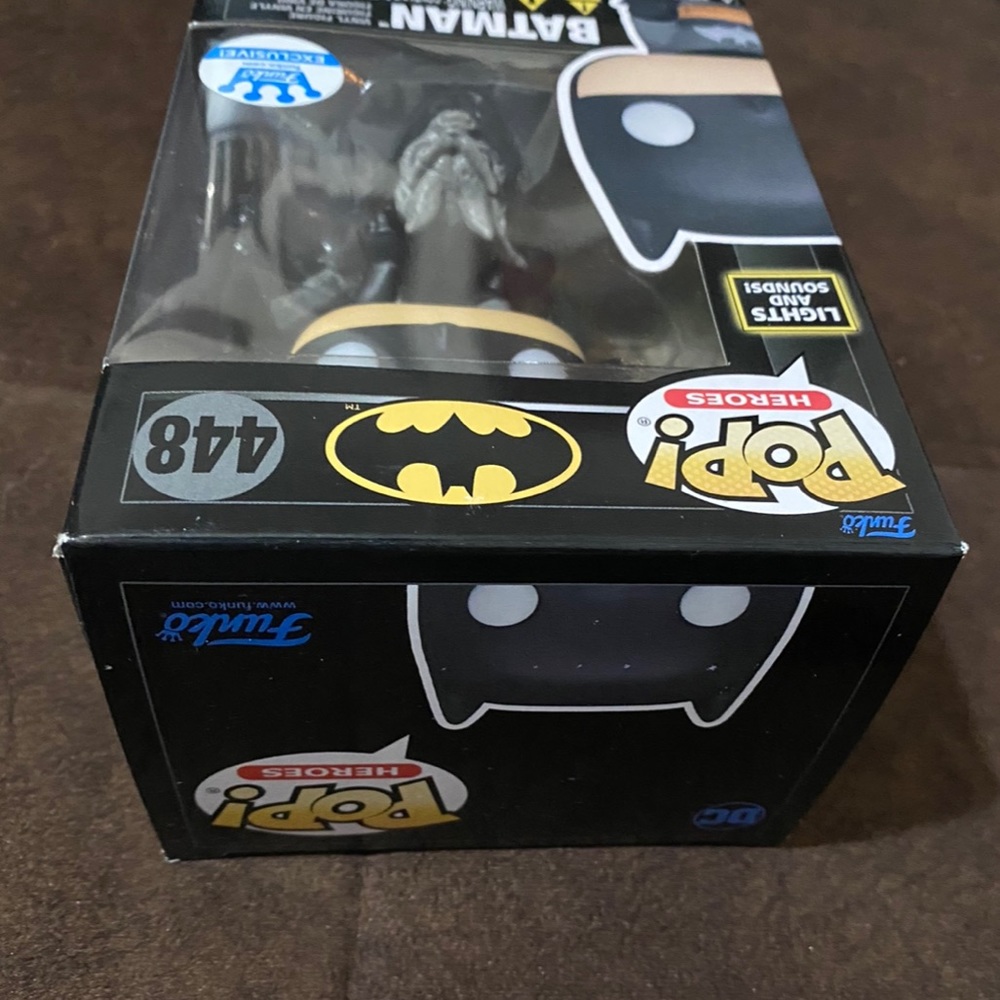 Funko Pop! Batman Lights & Sound #448 - Picture 3 of 6